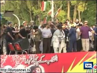 Dunya News-Speaker busts while Tahirul Qadri speaks at sit-in