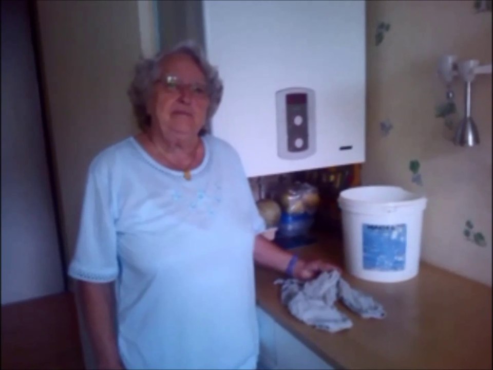 Dans l'appartement de Claudine, 79 ans, l'eau coule sans arrêt