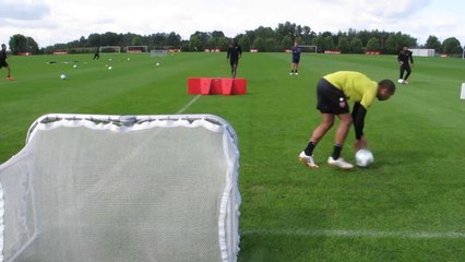 Football : séance ludique à VA : atelier lob et but