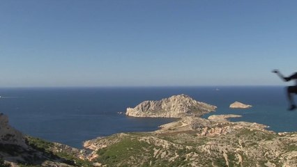Marseille : un saut impressionnant dans le ciel des calanques