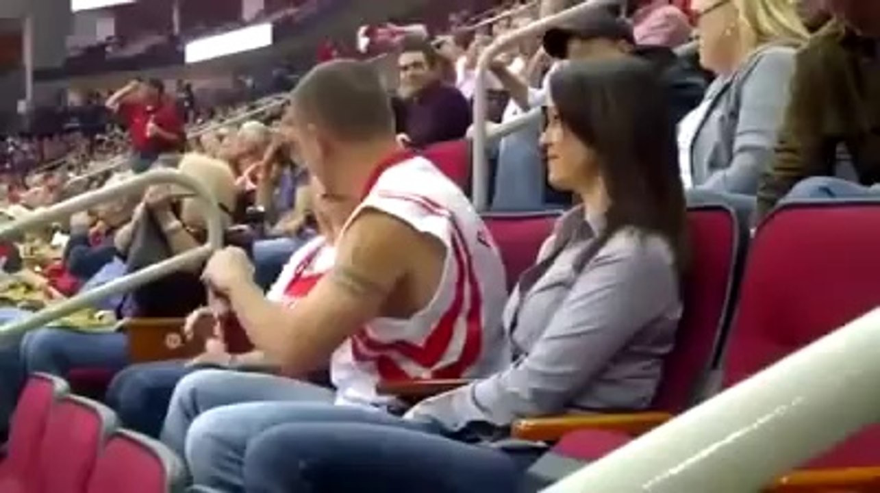 Esculachando uma mulher mal educada da melhor maneira possível