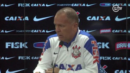 Mano analisa entrada de novo zagueiro contra o Goiás