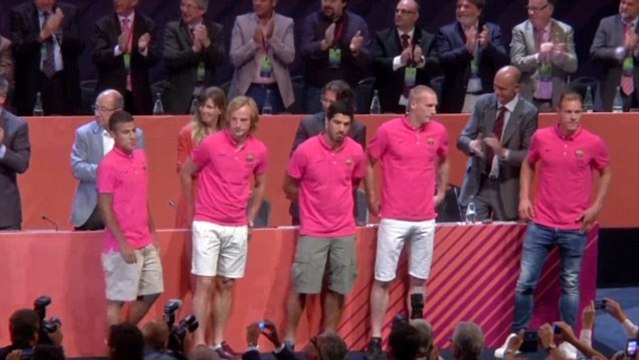 Luis Suarez Is Finally Unveiled In Front Of Barcelona Fans !