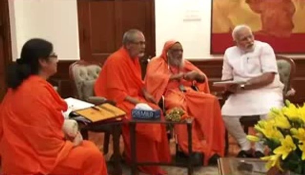 Founder of Arsha Vidya Gurukulam Swami Dayananda Saraswati calls on PM Modi