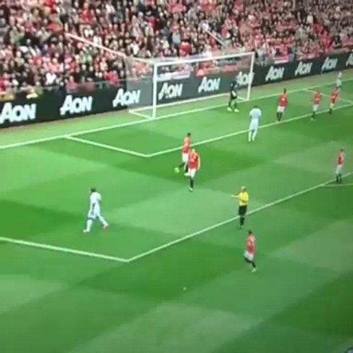 Une fiente d'oiseau dans la bouche d'un footballeur Vidéo Dailymotion