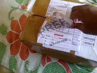 Unboxing a set of 6 small beer glasses