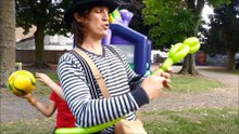 Sculpteur de ballon technique pour le perroquet