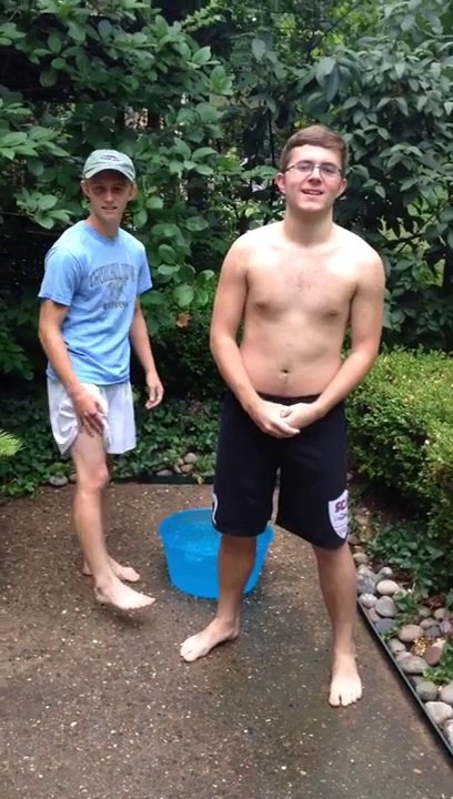 Challenge Ice Bucket raté! Fail hilarant.