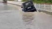 Jeep drowned under flood : Dumb driver