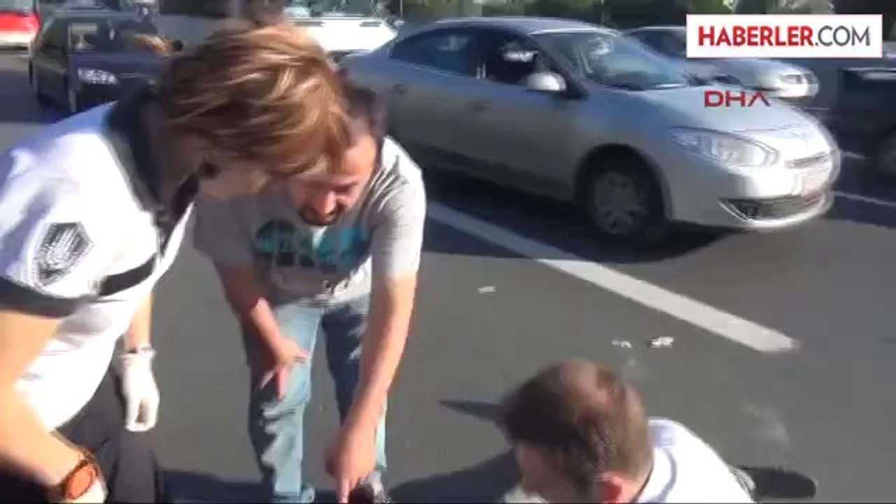 Kazayı Gören Doktor, Hemşire, Polis Yardıma Koştu