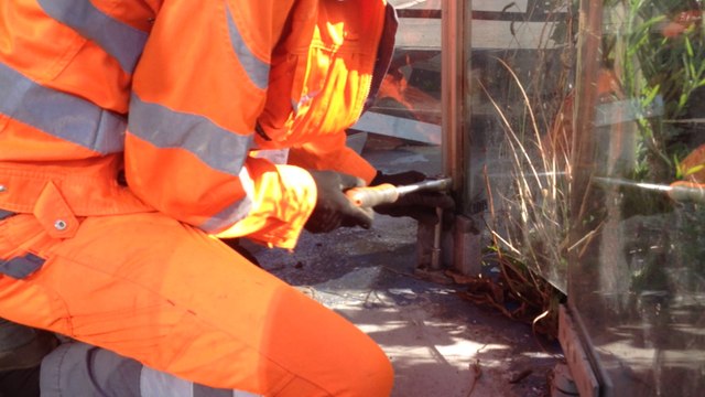 Les cabines téléphoniques raccrochent