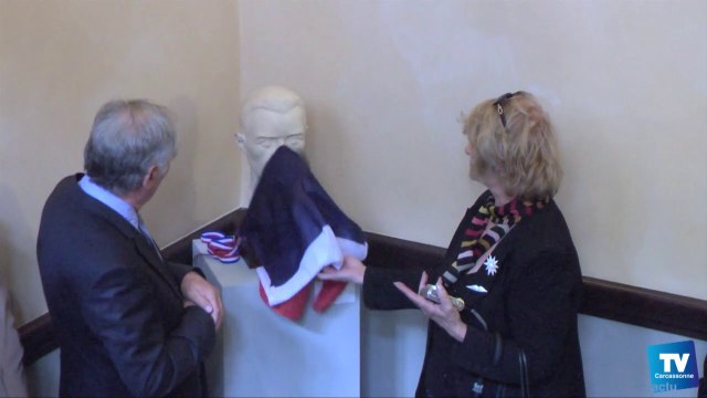 Le buste de Jean Bringer, célèbre résistant carcassonnais, enfin visible à tous au coeur de la Mairie de Carcassonne.