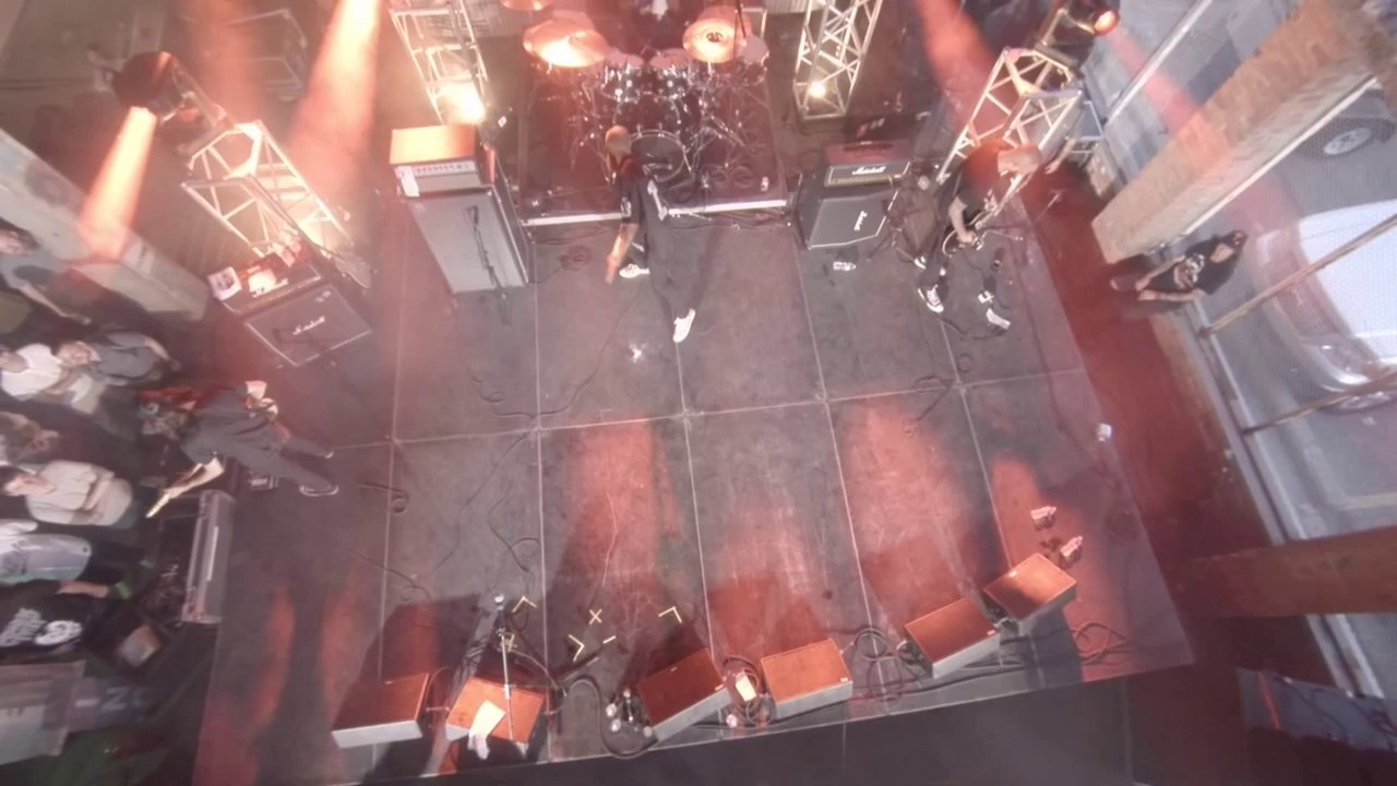 Le groupe punk Trash Talk abat un drone en plein concert