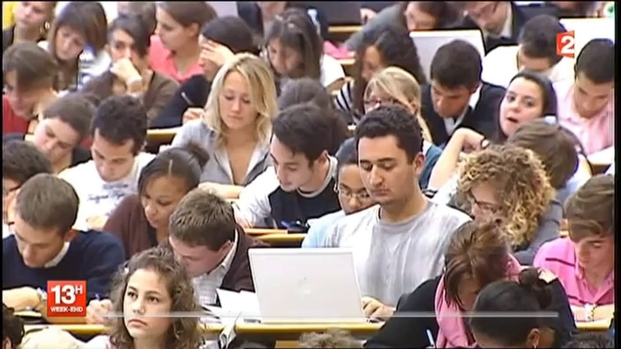 13H France 2 - William Martinet, Président de l'UNEF sur la hausse du coût de la vie étudiante à la rentrée