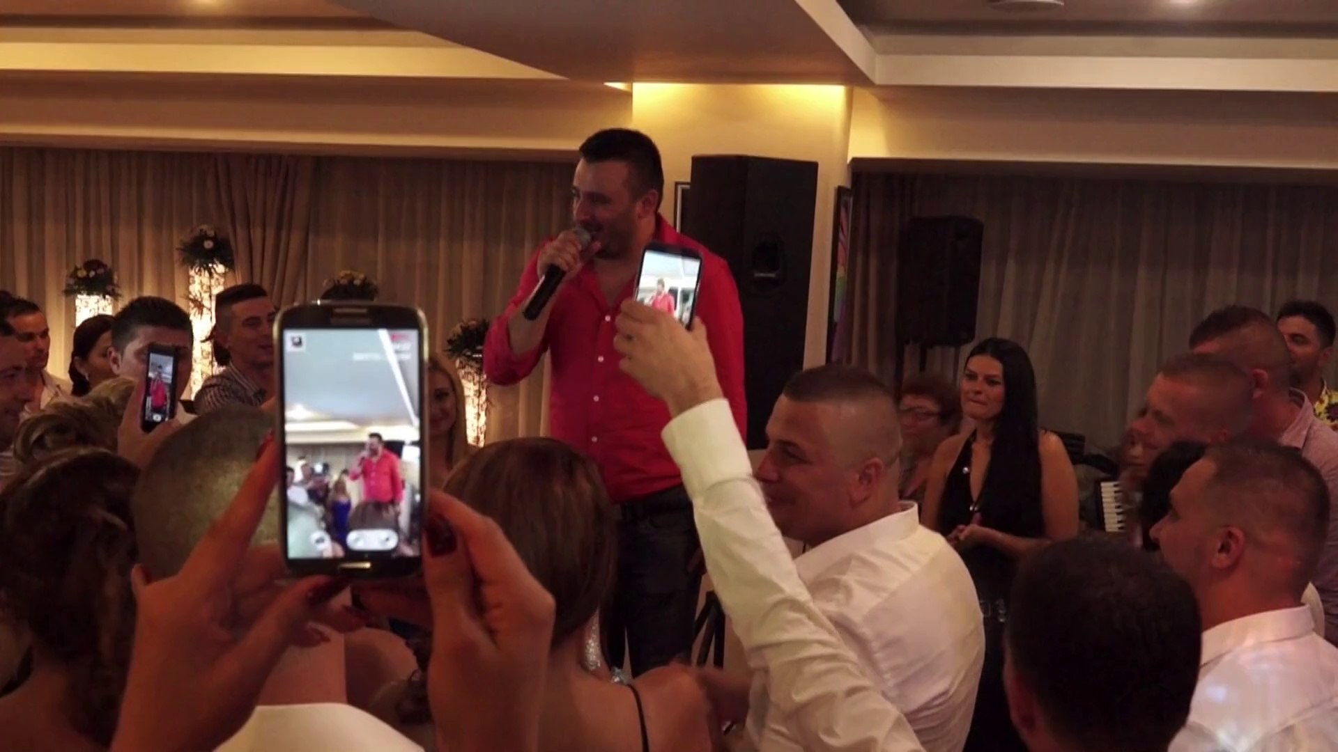 Liviu Guta - Face cel mai tare show la o nunta in Galati LIVE 2014 - video  Dailymotion