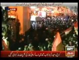 Pakistani Police Dancing Around Azadi & Inquilab March Protestors