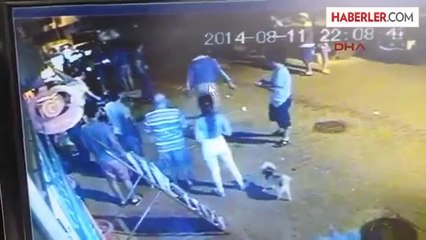 Dayı ve Yeğene Bıçaklı ve Satırlı Saldırı Güvenlik Kamerasına Takıldı