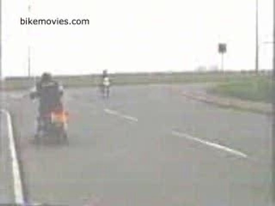 MadRiders-FlipAndHitParkedBike-5sec