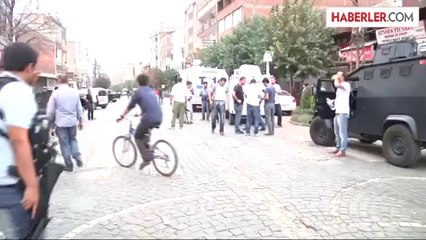 Polis aracına ses bombası atıldı -
