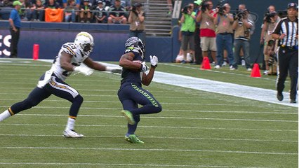 Wilson finds Harvin for 11-yard gain