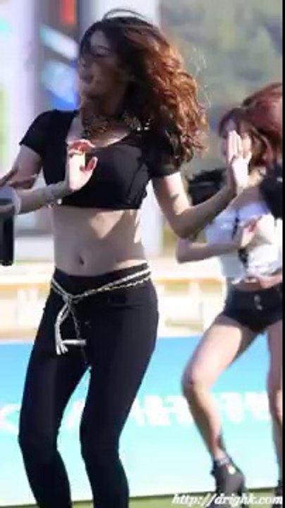 A beautiful girl showing some beautiful dance moves