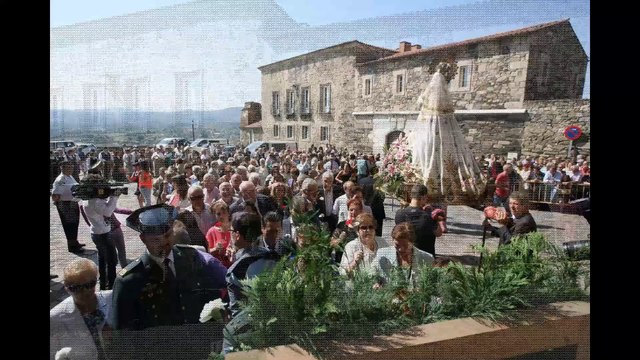 misa y ofrenda floral a la Virgen