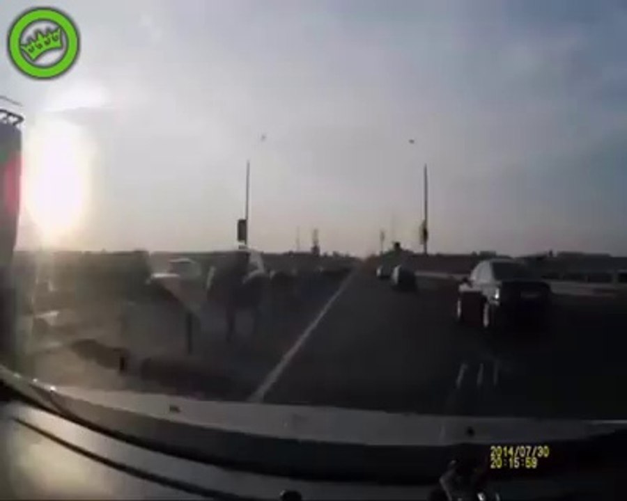 Motoqueiro sai ileso de acidente