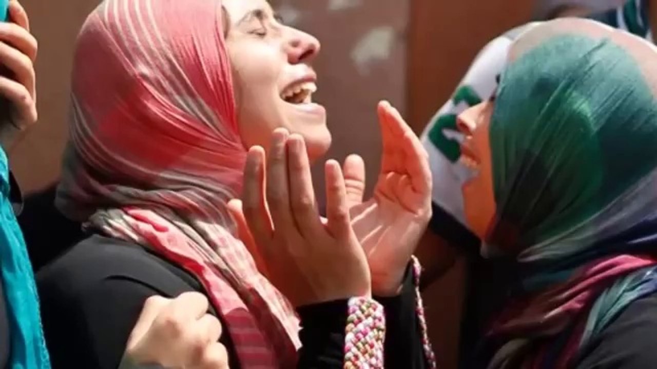 UPDATE 4-Israel pummels Gaza; Kerry steps up diplomatic push.