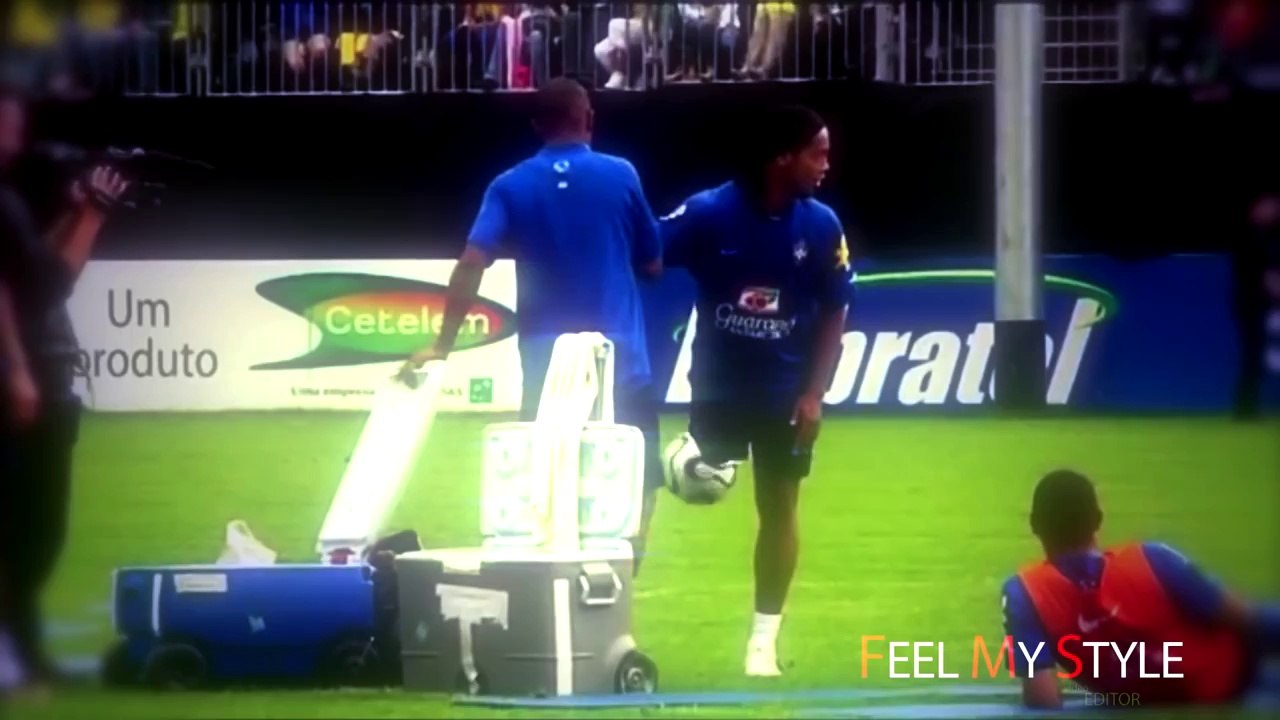 Ronaldinho ● Freestyle ● Crazy Tricks