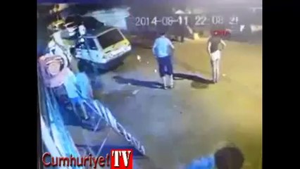 Sokak ortasında bıçaklı satırlı kavga