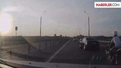 Otomobile Arkadan Vurdu Takla Atıp Tavanına Kondu