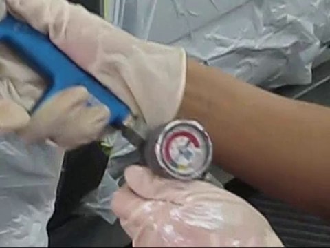 sonotoxemay: kỹ thuật sơn xe bước 20: Phun xăng phá mí lớp sơn cũ