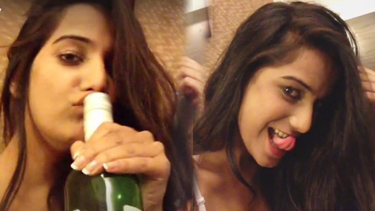 Poonam Pandey’s CONTROVERSIAL VIDEO On Vine - WATCH