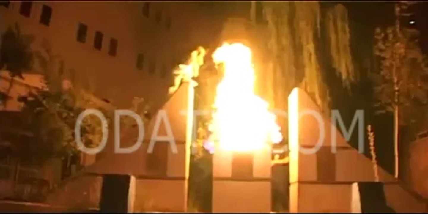 PKK LILAR ATATÜRK BÜSTÜNÜ YAKTILAR