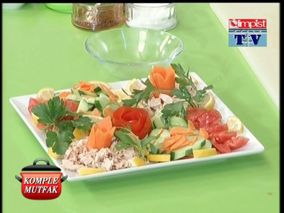 TAVUKLU PRATİK SALATA