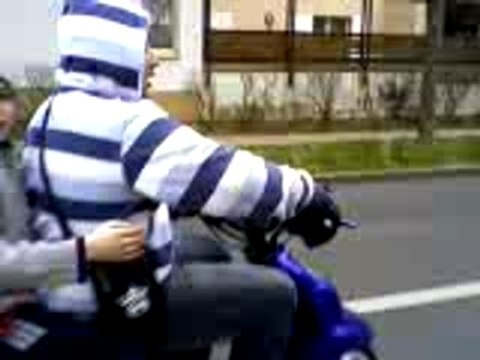 ROUE AVEC MON PTI COUZIN