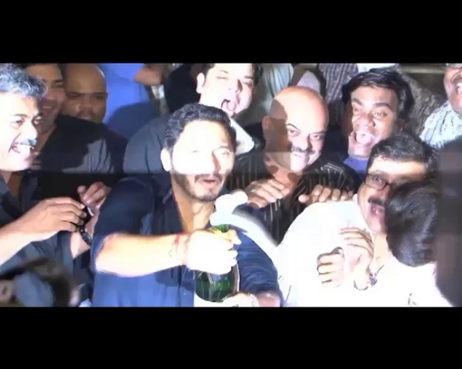 Shreyas throws party to celebrate Poshter Boyz success