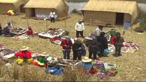 Lago Titi Ka ka ( Perú )  ISLA FLOTANTES