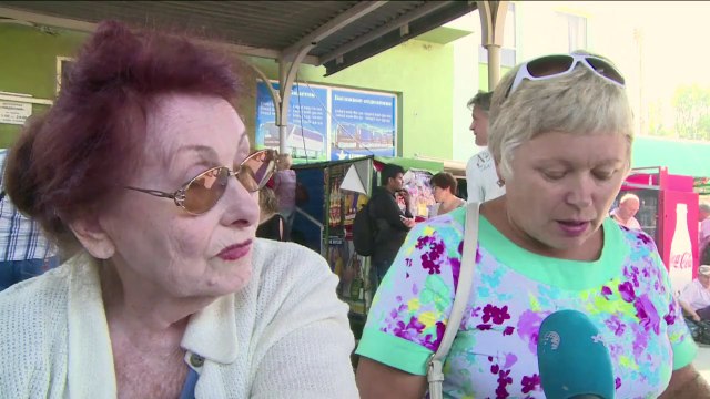 Donetsk residents flee the city as shelling intensifies