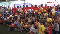 Ünlü Futbolcular Hakkari'de Sahaya Çıktı
