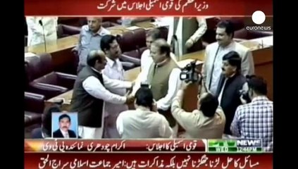 Pakistan'da muhaliflerin işgali sürüyor