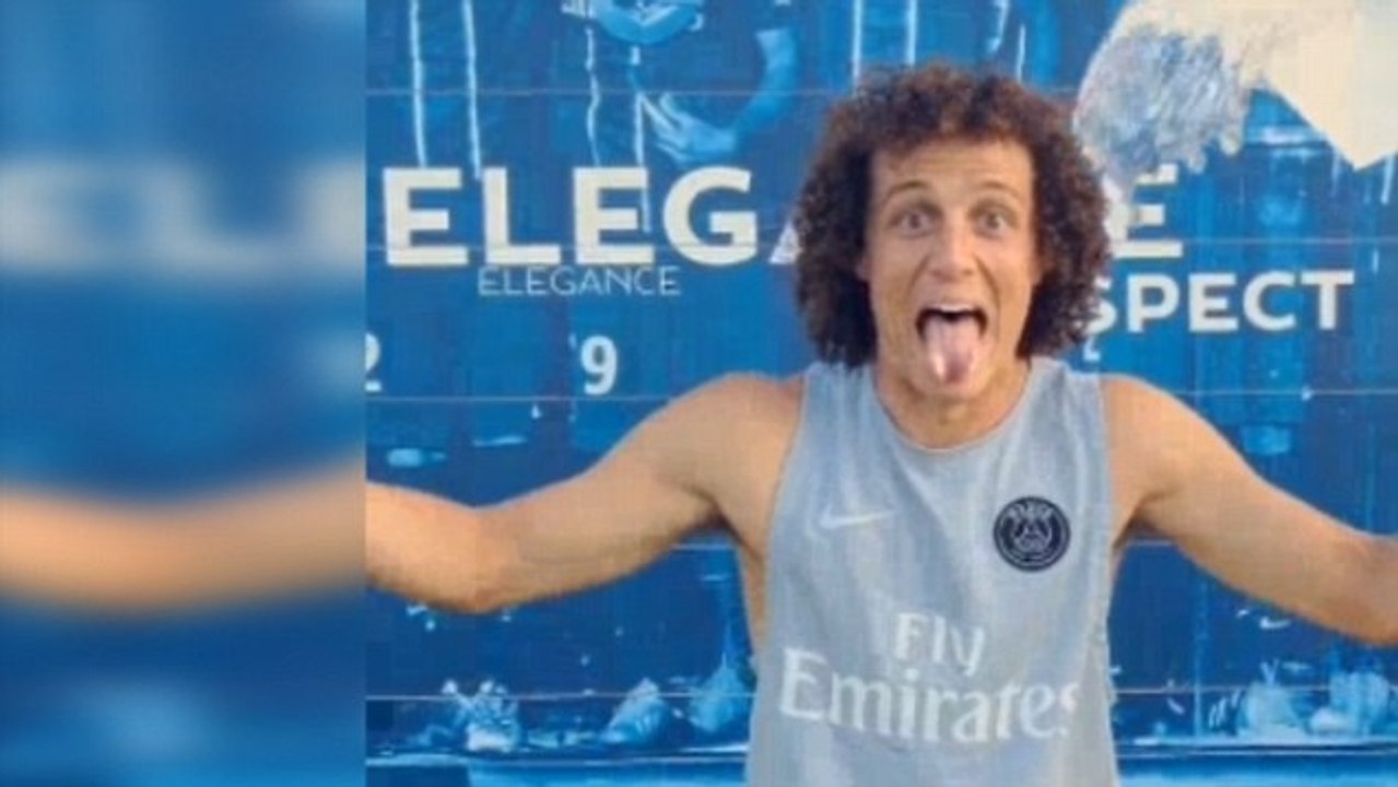 David Luiz Takes On The ALS 'Ice Bucket Challenge' !!