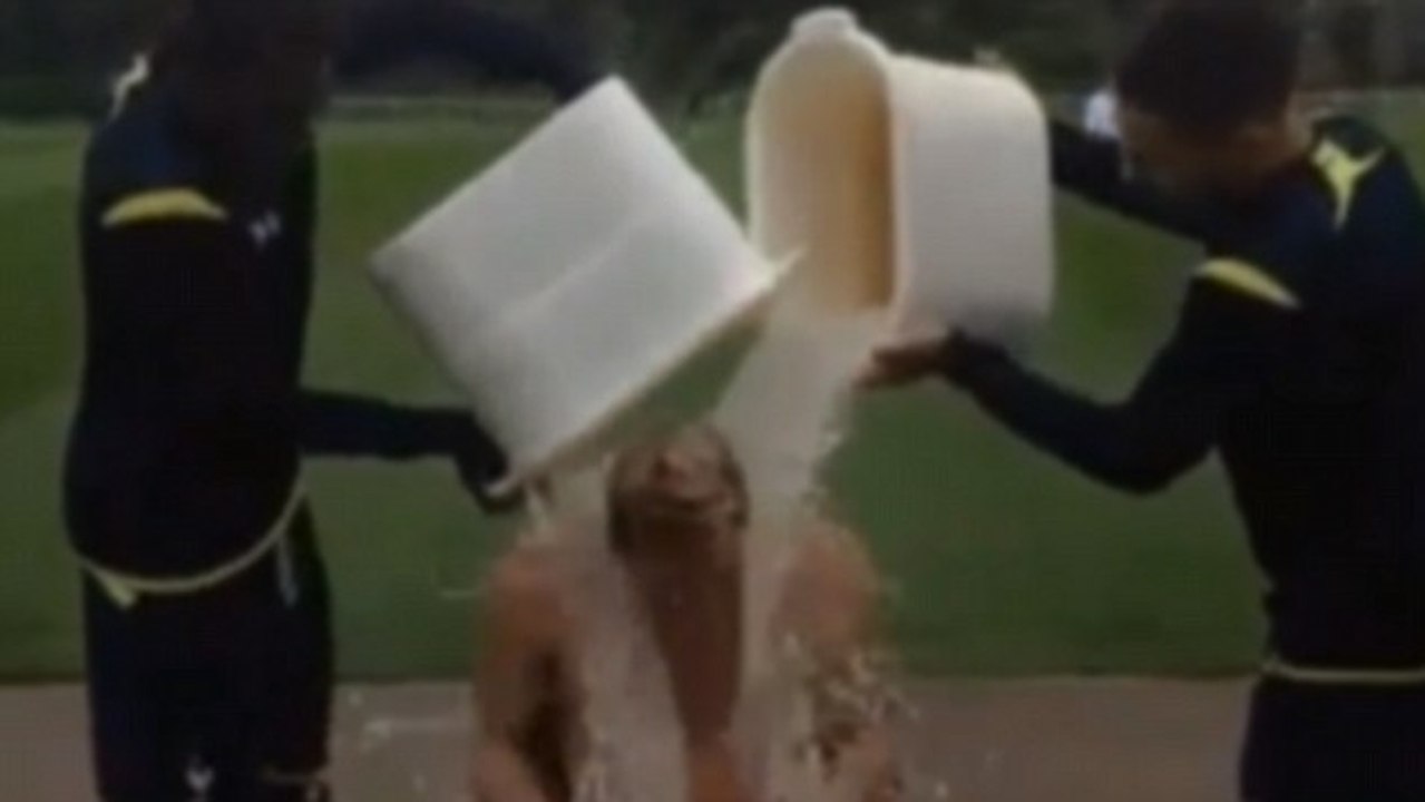 Christian Eriksen Takes On The ALS 'Ice Bucket Challenge' !!