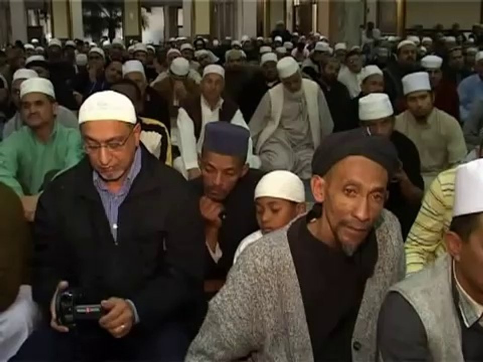 Mufti Ismael Menk - Don't defame people in Public unless it's a Oppressor