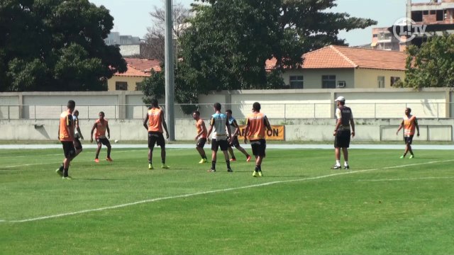 Rachão do Botafogo tem zagueiro artilheiro, novato e pereba