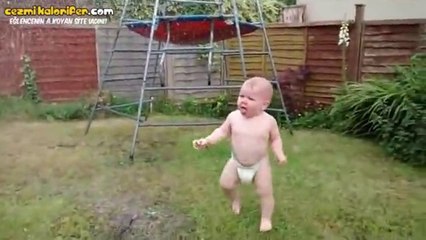 İlk Defa Fıskiye İle Karşılaşan Bebek