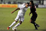 Damião desencanta e Santos vence Atlético-PR na Vila