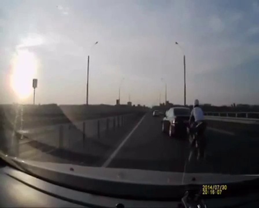 Most incredible motorcycle crash ever : watch 'till the end! Lucky biker!