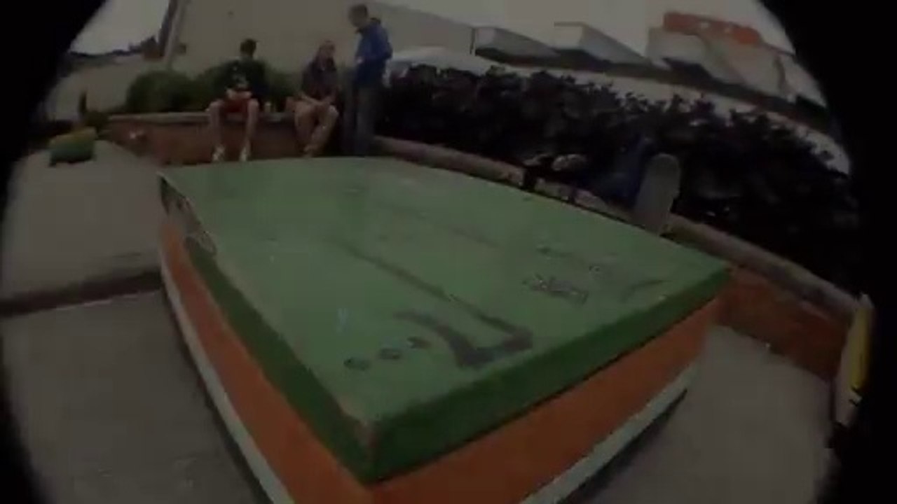 Bosse géante sur le front après une grosse gamelle en skate!