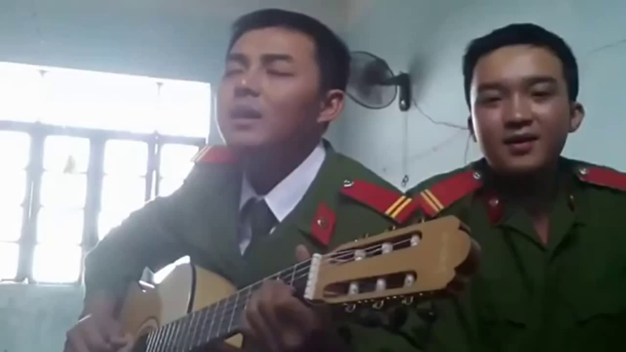 Thích thú với clip 2 chàng công an trẻ hát rap